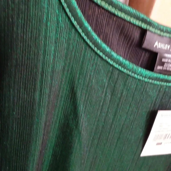 Green Metallic Ruffle Sleeve Camisole - Picture 3 of 3